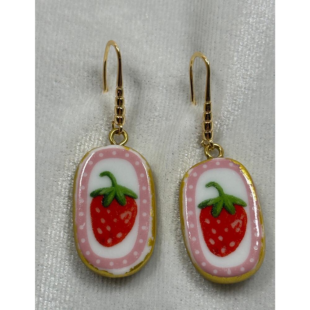 Strawberry Ceramic Dangle Earrings Gold Tone Fruit  Cute Cottagecore E279